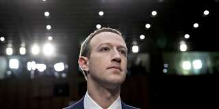 Au Sénat américain, Mark Zuckerberg s’est excusé pour les failles de Facebook, tout en défendant un réseau “sûr”.