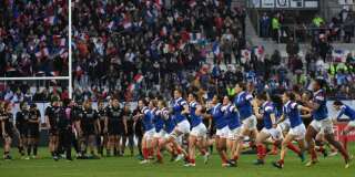 En rugby, l'équipe de France féminine bat la Nouvelle-Zélande pour la première fois.