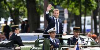 Emmanuel Macron troque la DS pour un véhicule de commandement pour remonter les Champs-Élysées