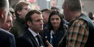 Emmanuel Macron a multiplié les échanges -parfois éloignés du monde agricole- lors de sa visite au salon de l'agriculture.