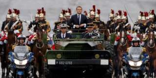 Passation solennelle, défilé en véhicule militaire, agenda international... Macron endosse l'uniforme présidentiel