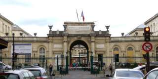 L'entrée de l'hôpital Lariboisière à Paris