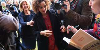 L'auteure franco-marocaine Leïla Slimani arrive au restaurant Drouant à Paris pour rencontrer la presse après avoir gagné le prix Goncourt pour
