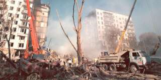 Une explosion détruisit un immeuble à Moscou, le 9 septembre 1999. Le maire Yuri Luzhkov avait déclaré que cette explosion, qui avait fait 60 morts, était une attaque terroriste.