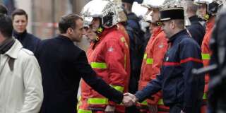 Au lendemain des violences en marge de la manifestation des gilets jaunes, Emmanuel Macron a improvisé une visite sous l'Arc de Triomphe pour constater les dégâts.
