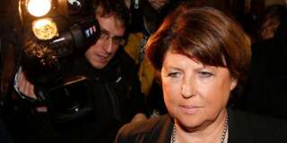Lille Mayor Martine Aubry is surrounded by journalists as she leaves after a meeting at luxury and sports brands group Kering headquarters in Paris, November 12, 2013. French luxury group Kering announced significant job cuts as part of a restructuring at its loss-making La Redoute mail order business, which it is trying to sell.   REUTERS/Benoit Tessier (FRANCE - Tags: POLITICS BUSINESS EMPLOYMENT MEDIA)