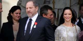 Harvey Weinstein quitte le palais de l'Élysée avec sa femme, Georgina Chapman, après avoir reçu la Légion d'honneur des mains de Nicolas Sarkozy, le 7 mars 2012.