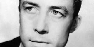 Albert Camus en 1957 immortalisé pour son prix Nobel de Littérature.