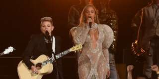 Beyoncé à Nashville avec Emily Robison et Natalie Maines de Dixie Chicks lors des CMA Awards, le 2 novembre 2016.  Rick Diamond/Getty Images/AFP