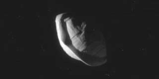 La lune Pan, qui orbite autour de Saturne, prise en photo par la sonde Cassini.