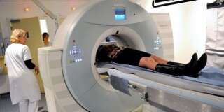 Image d'illustration: une femme passant un scanner dans hôpital lillois