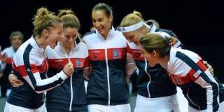 Les joueuses de l'équipe de France de Fed Cup, Pauline Parmentier, Alize Cornet, Caroline Garcia, Kristina Mladenovic et la capitaine Amelie Mauresmo. (17 avril 2016)