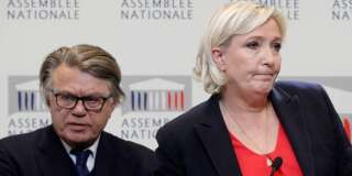 Gilbert Collard aux côtés de la présidente du FN, Marine Le Pen.