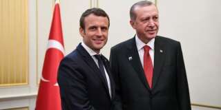 Le Président Emmanuel Macron et le Président turc Recep Tayyip Erdogan lors d'une rencontre en marge d'un sommet de l'OTAN, à Bruxelles, le 25 mai 2017.