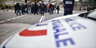 Une policière a été percutée par un véhicule volé en Seine-et-Marne, deux mineurs interpellés. Cette agression, qui intervient dans un climat tendu pour les policiers, risque d'accentuer la colère des forces de l'ordre.