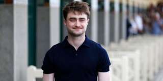 Daniel Radcliffe se précipite pour aider un passant qui vient de se faire voler son sac - Daniel Radcliffe sur la promenade des planches à Deauville pour le 42e festival du film américain