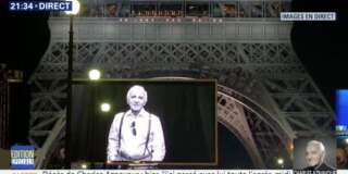 Les images de l'hommage à Charles Aznavour au pied de la Tour Eiffel.