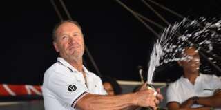 Le skipper Francis Joyon célèbre sa victoire sur la Route du Rhum à Pointe-a-Pitre