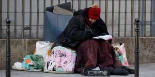 Une femme sans-abris dans une rue de Paris, en janvier 2017.