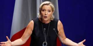 Le Pen associe marche contre les violences sexistes et