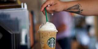 Starbucks va supprimer ses pailles en plastique et offrir des alternatives