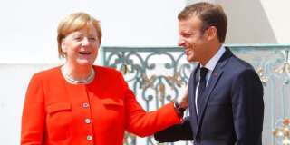 Emmanuel Macron et Angela Merkel se serrent les coudes dans la tourmente