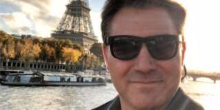 Selfie du journaliste Jim Acosta à Paris, venu couvrir pour CNN le déplacement du président américain