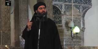 Abou Bakr al-Baghdadi lors de sa seule apparition publique en juillet 2014, à la mosquée al-Nouri de Mossoul.