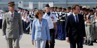 Emmanuel Macron à Istres pour rassurer les militaires, avec son nouveau chef d'état-major des armées