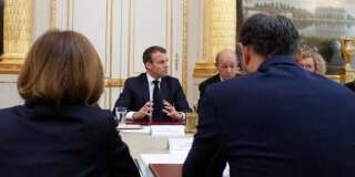 Le conseil des ministres a été avancé d'une journée par Emmanuel Macron qui s'offre ainsi une journée de repos supplémentaire.