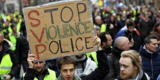 Les violences policières sont de plus en plus dénoncées par les gilets jaunes.