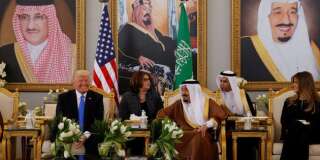 Donald Trump rencontre le roi d'Arabie saoudite Salmane ben Abdelaziz Al Saoud à Riyad, Arabie saoudite, le 20 mai 2017.
