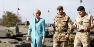 Theresa May visite un centre militaire Salisbury Plain en septembre 2016. REUTERS/Matt Cardy/Pool