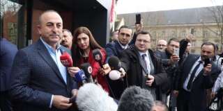 Le ministre turc des Affaires étrangères en meeting à Metz après avoir été refoulé des Pays-Bas, Erdogan remercie la France