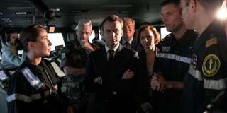 A bord du porte-avions nucléaire Charles de Gaulle, Emmanuel Macron doit défendre sur TF1 son engagement pour les armées et répondre à la colère des