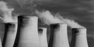 Steaming cooling towers, Ratcliffe Power Station