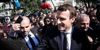 Emmanuel Macron lors d'un déplacement à Sarcelles, dans l'entre-deux-tours de la présidentielle