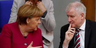 Angela Merkel rejette l'ultimatum de son ministre de l'Intérieur sur l'immigration Horst Seehofer.