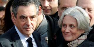 Se maintenir ou se retirer, François Fillon est face à une responsabilité historique. REUTERS/Philippe Wojazer