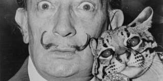 La moustache de Salvador Dali est toujours intacte, 28 ans après sa mort.