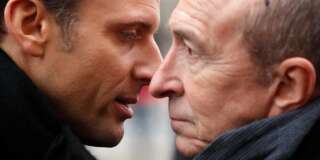 Le président Emmanuel Macron s'entretient avec son ministre de l'Intérieur Gérard Collomb.