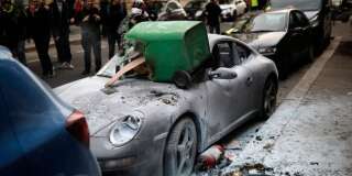 Une Porsche vandalisée en marge de la manifestation des gilets jaunes samedi 9 février (photo d'illustration).