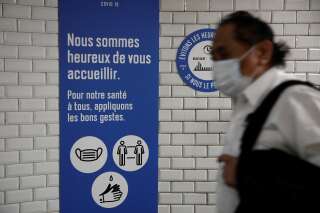La région Île-de-France envisage une attestation employeur à présenter dans les transports en commun à partir du 11 mai (Image d'illustration: dans le métro parisien le 5 mai).
