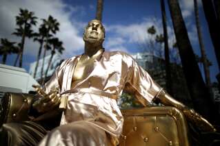 Oscars 2018: une statue d'Harvey Weinstein en peignoir installée sur Hollywood Boulevard