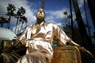 Oscars 2018: une statue d'Harvey Weinstein en peignoir installée sur Hollywood Boulevard
