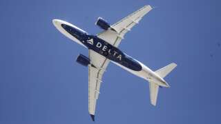 Un avion de la compagnie américaine Delta décollant de l'aéroport de Salt Lake City, le 7 avril 2020.