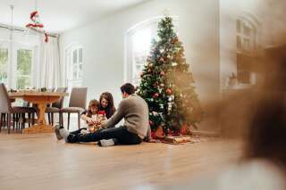 Castex annonce un Noël différent et exclut les grandes fêtes de fin d'année