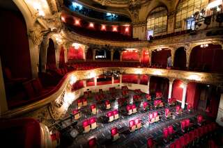 En Allemagne, les théâtres ont été aménagés pour respecter la distanciation sociale. En France, ils sont autorisés à rouvrir dès le 2 juin.