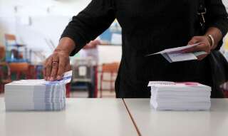 Un bureau de vote à Saint-Denis-de-la-Réunion, sur l'île française d'outre-mer de la Réunion, le 18 juin 2017, lors du second tour des élections législatives françaises.