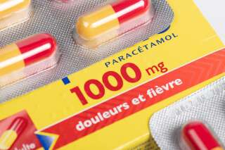 Paracetamol pain and fever medication box